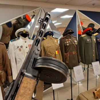 Выставка военной формы в МАК «Вымпел»   
